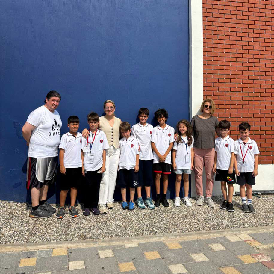 Öğrencilerimizi, Adana Minikler Satranç Yarışması’nda Okulumuzu Başarıyla Temsil Ettikleri İçin Kutluyoruz.