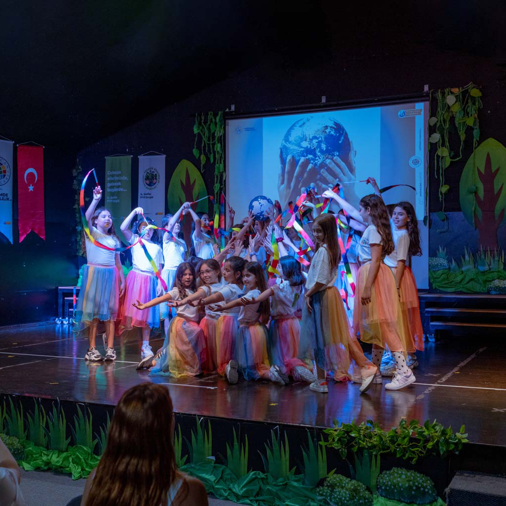 Öğrencilerimiz “Gezegeni Paylaşmak” Teması Altında PYP Sergisi’ni Gerçekleştirdiler.